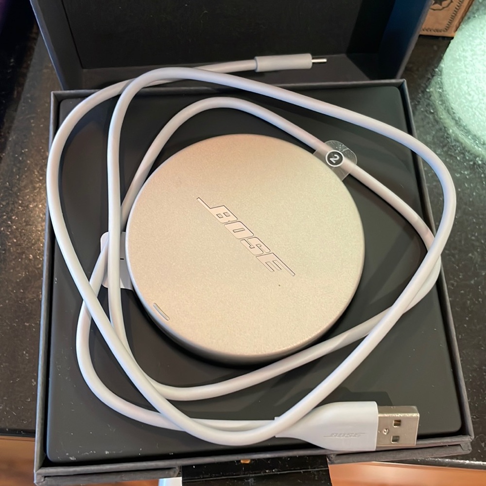 Bose brown noise wireless headphones brand new